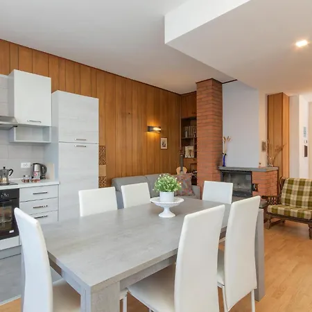 2 Bedroom Gorgeous Apartment In Omegna