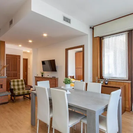 아파트 2 Bedroom Gorgeous Apartment In Omegna